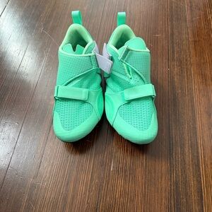 Women’s green Nike superprep spin shoes 8.5